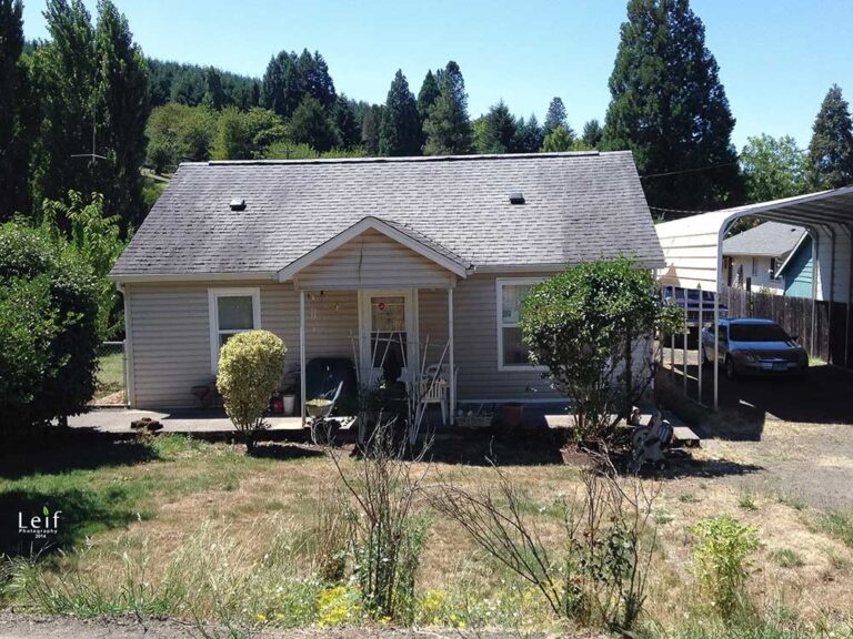 Cedar House in Drain, Oregon