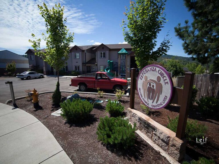 Esparanza Circle in Roseburg, Oregon