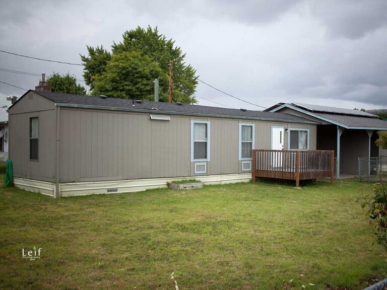 James & Susan Houses in Roseburg, Oregon